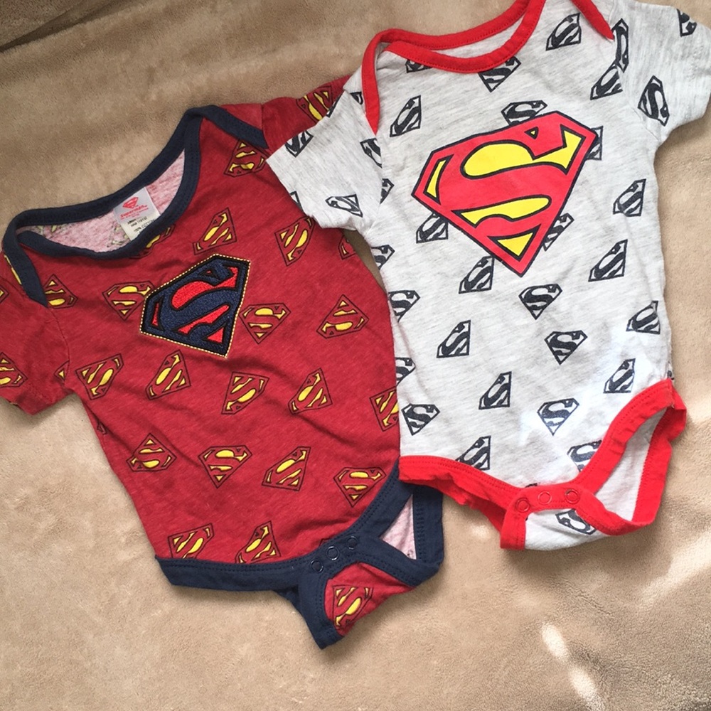 💰5/$25💰 Two Superman Onesies EUC